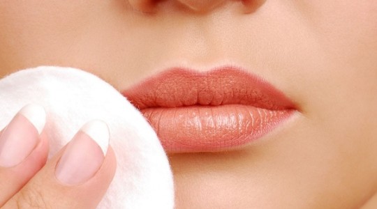 Bí quyết chăm sóc môi mỗi tối với 5 bước đơn giản