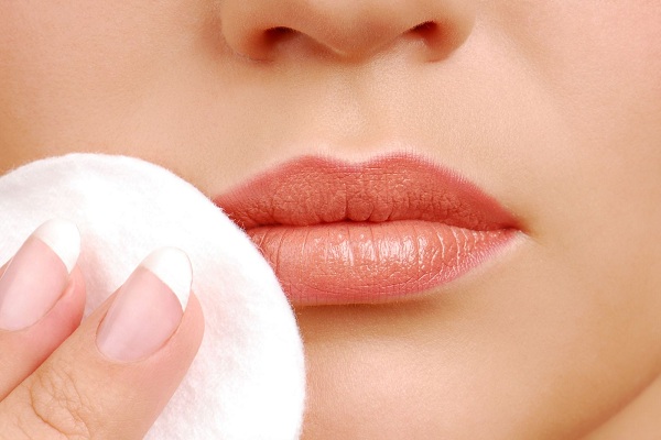 Bí quyết chăm sóc môi mỗi tối với 5 bước đơn giản